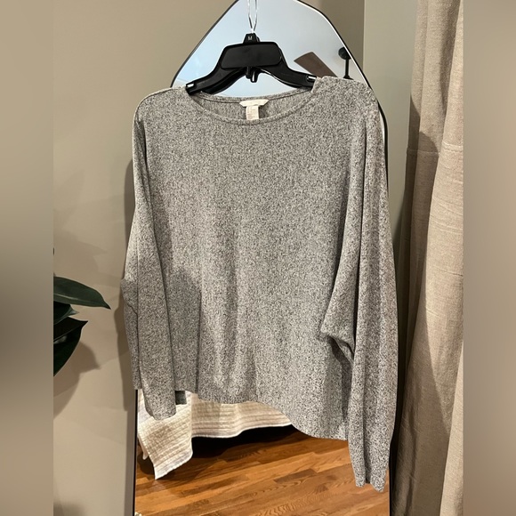 H&M | Light gray wide arm top - Picture 2 of 5
